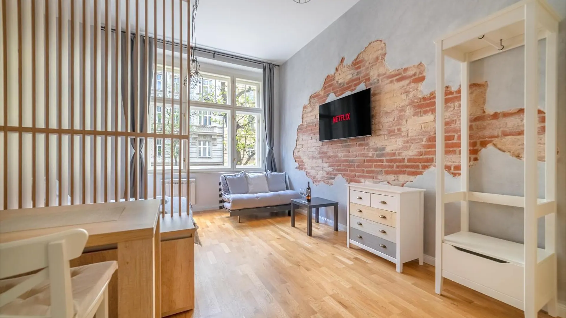 아파트 Chic Brick Suite In Historic Prague City Center By Rentez