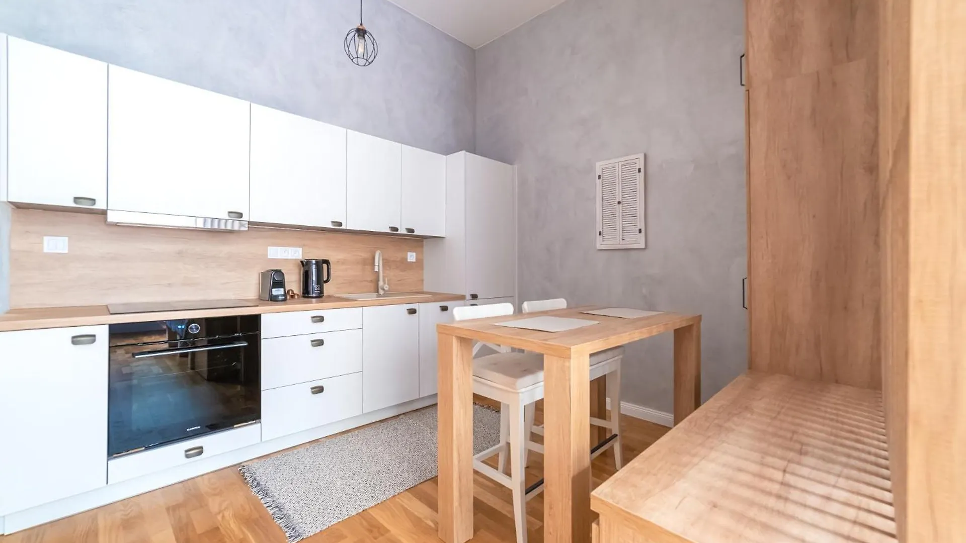 아파트 Chic Brick Suite In Historic Prague City Center By Rentez